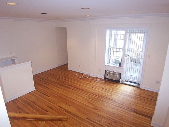 2nd image of 266 W 77th St APT 3