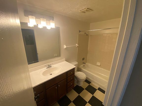 3rd image of 5305-202 Delmar Blvd