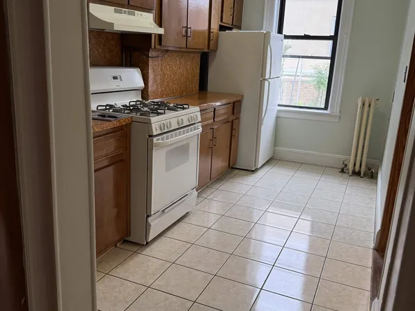 (undisclosed Address), Ridgewood, NY 11385