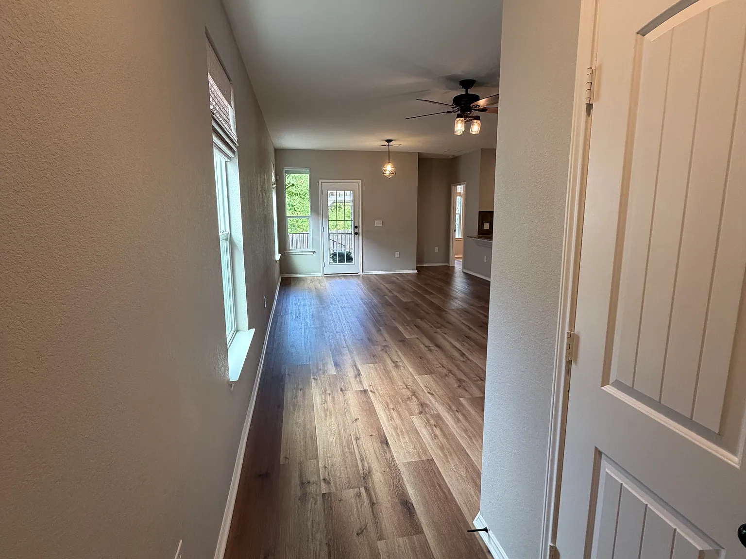 3 bed, 1352 sqft, $2,050 — Photo 3