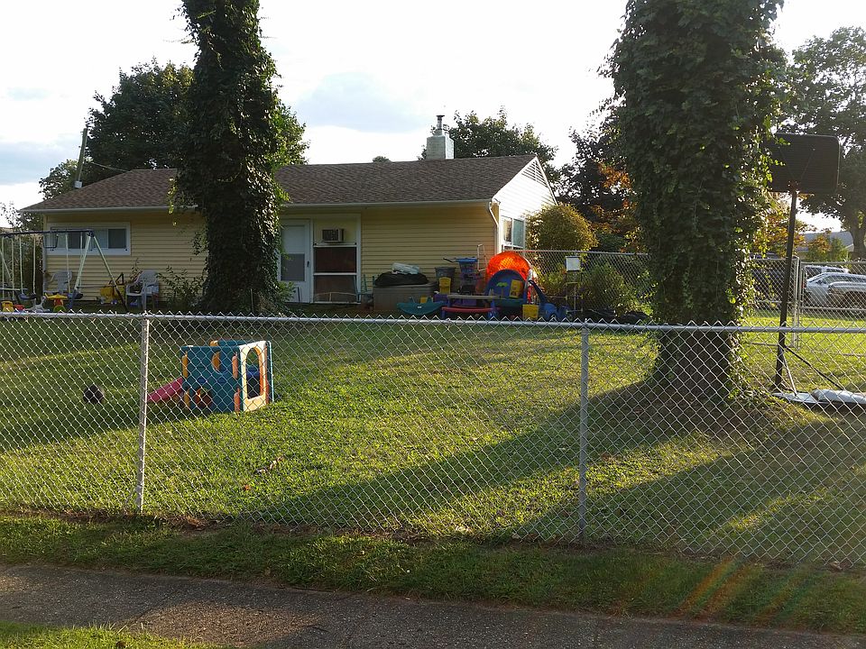 2nd image of 1 Glenwood Ln
