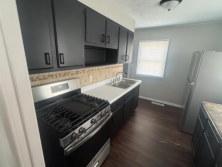 1932 Black Ave — Photo 5