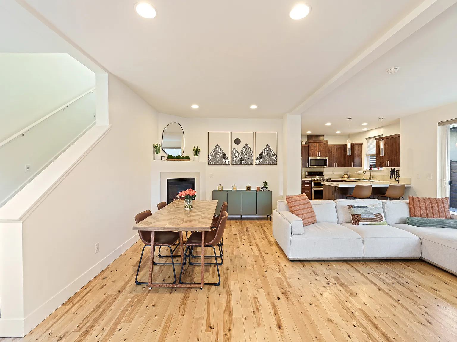 3 bed, 1759 sqft, $4,100 — Photo 4