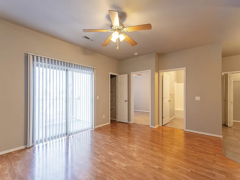 Coryell Courts Apartments — Photo 49