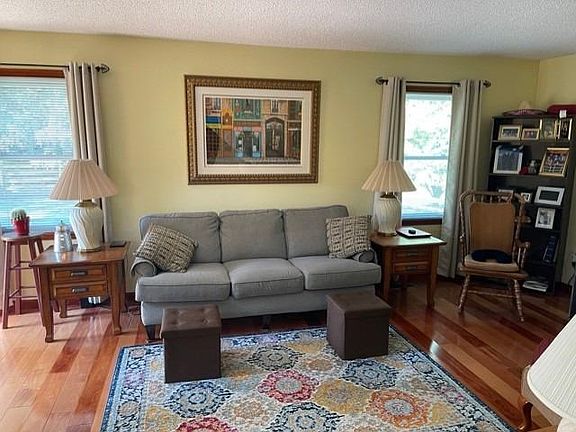 3rd image of 5527 Crystal Dr