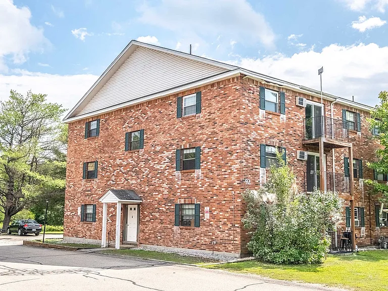 Meadowbrook Apartments — Photo 10