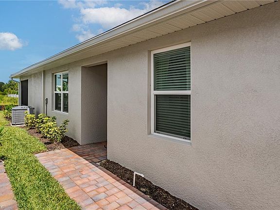 4th image of 1013 Tranquil Brook DR