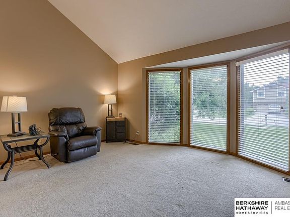 4th image of 2102 Marilyn Dr