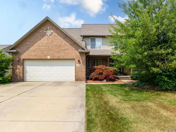 18086 Whisler Dr, Brownstown, MI 48173
