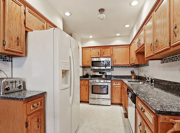 3rd image of 15244 Creekside Dr