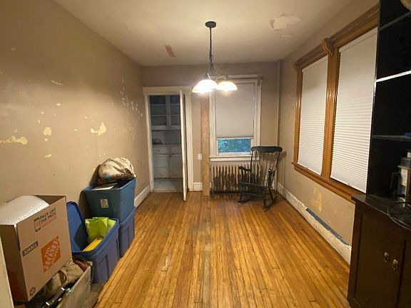 3rd image of 216 Oakwood Ave