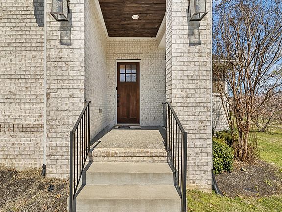 3rd image of 100A Saint Andrews Dr