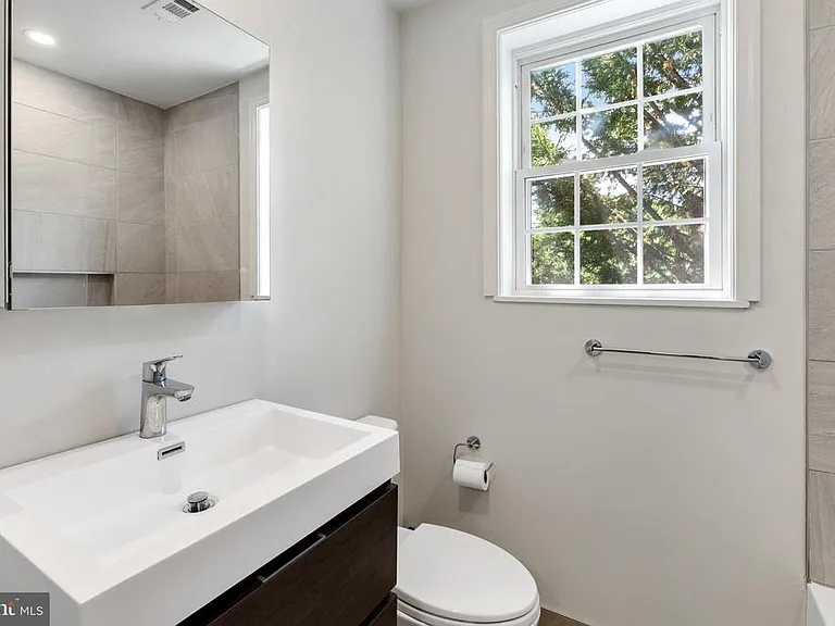 2804 S Abingdon St #A — Photo 11