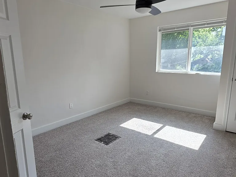 423 N Volutsia Ave #1 — Photo 7