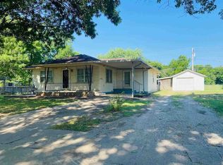 415 N 6th St, Blackwell, OK 74631