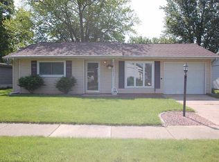 6023 N Idlewhile Dr, Peoria, IL 61615