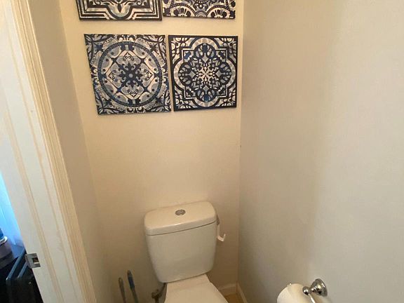 4th image of 2155 Lexington Ave