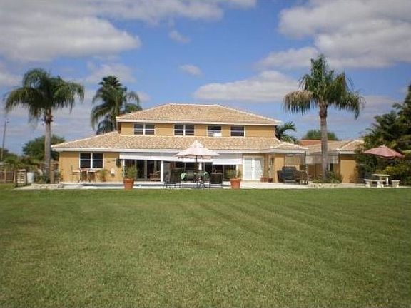 2nd image of 6300 Falconsgate Ave