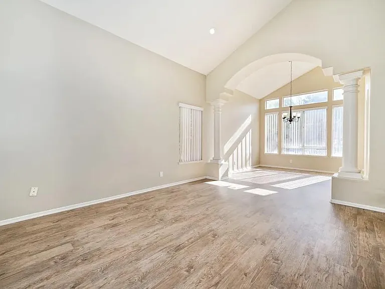1208 W Topeka Dr #1 — Photo 3