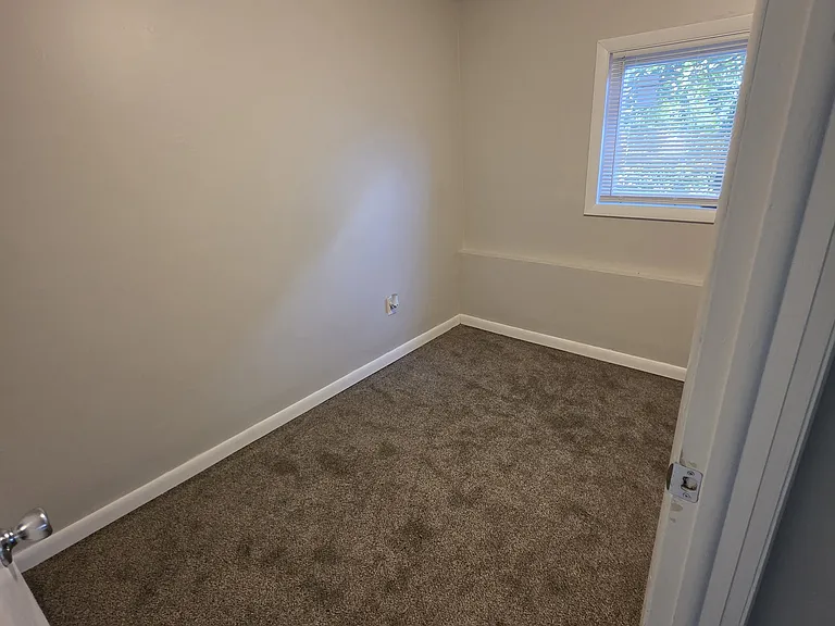 819 Douglas Turnpike — Photo 16