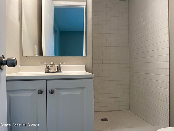 5th image of 350 Carrousel Ct