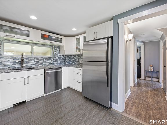 5th image of 43 Deering Lane