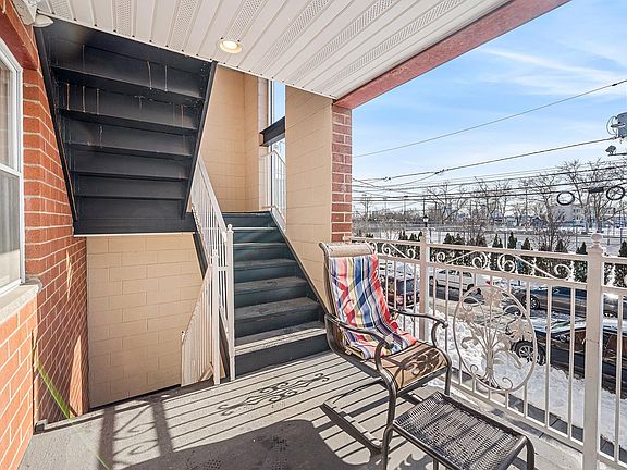 5th image of 416 2nd St APT 1
