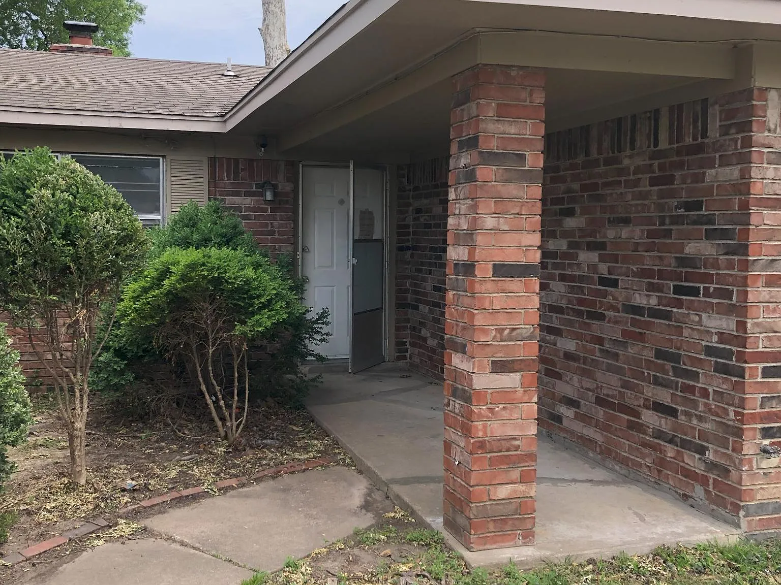 3 bed, 1220 sqft, $1,299 — Photo 2