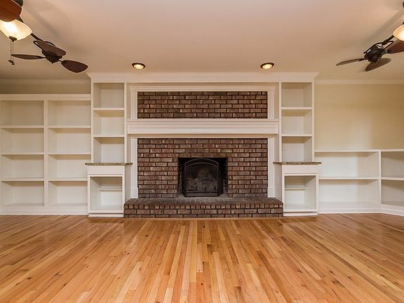 3rd image of 6886 Lakeshore Dr