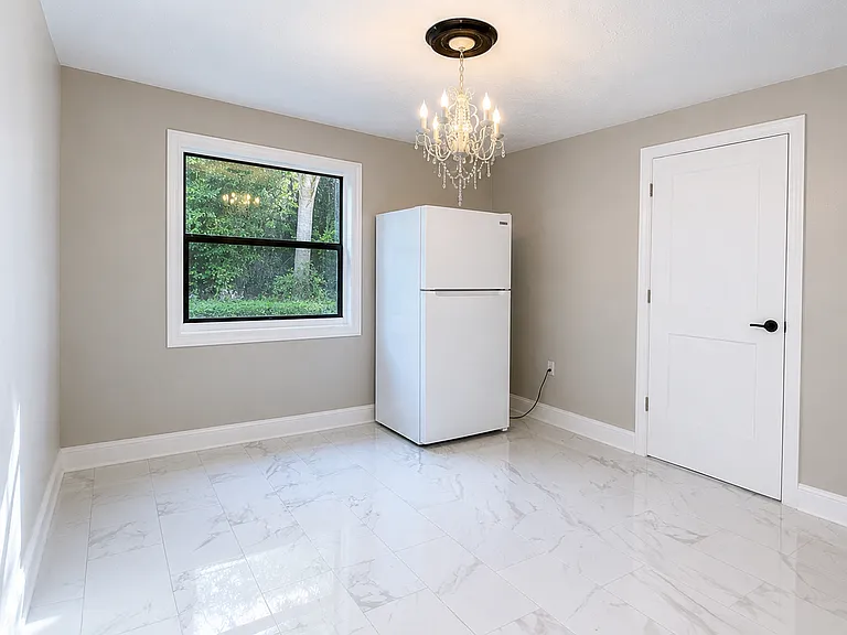 24301 E Colonial Dr — Photo 4