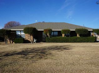 5626 Old Electra Rd, Iowa Park, TX 76367