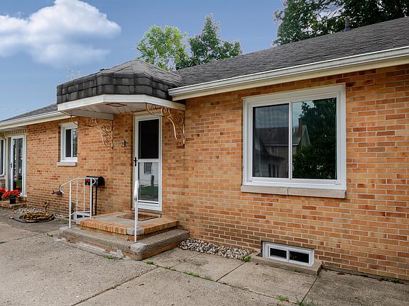 2nd image of 214 Cedar St