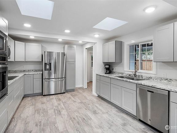 4th image of 1625 100th Street Ct S