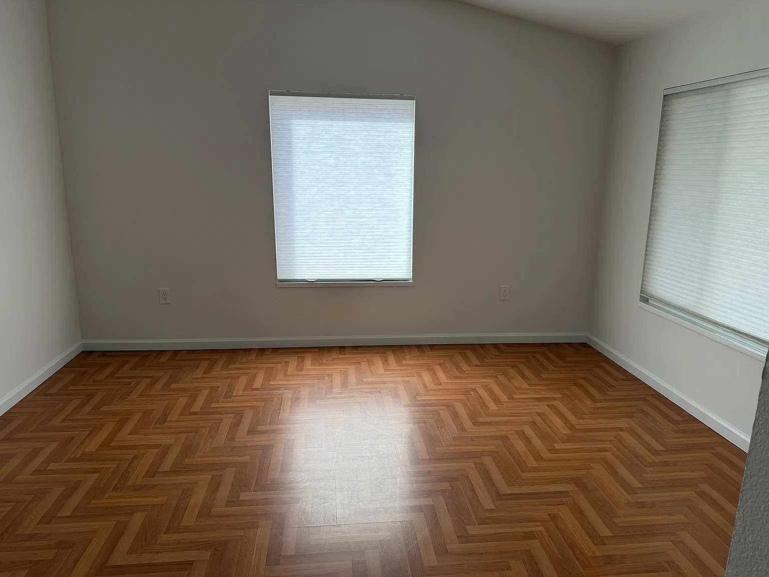 3 bed, 1370 sqft, $3,850 — Photo 2