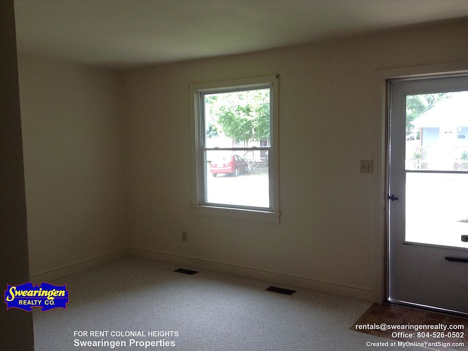 Entrance-Family Room Area