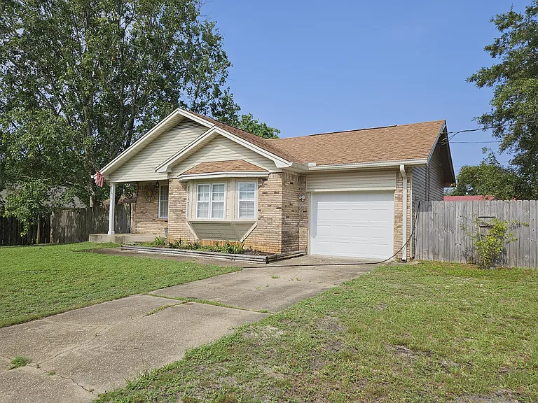 2219 Calle De Cantabria — Photo 3