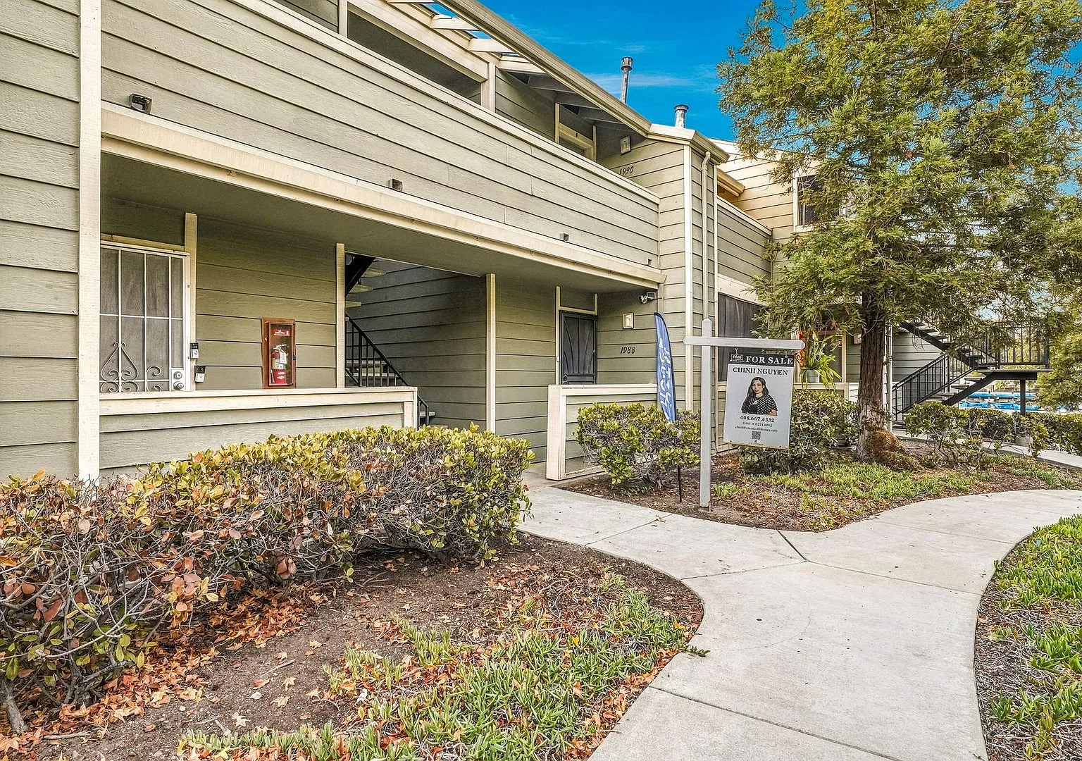 Updated 1-Bedroom Condo with Private Balcony and Garage — Photo 1