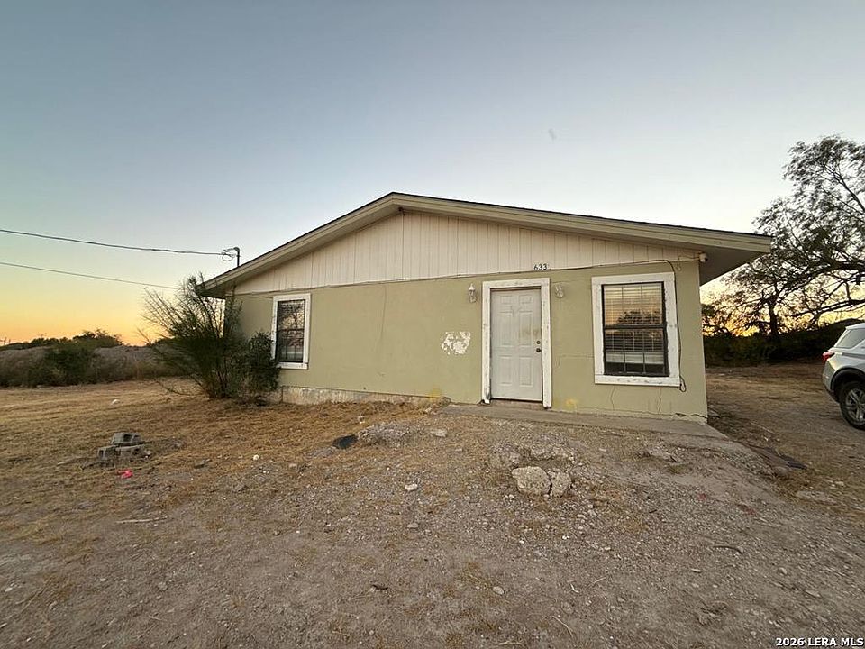 1st image of 633 Molina Loop