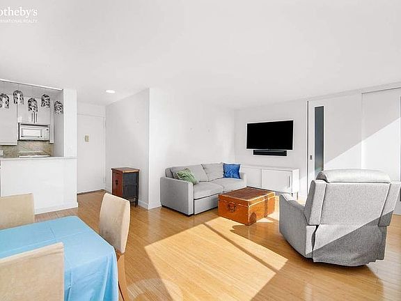3rd image of 353 E 72nd St APT 34-C