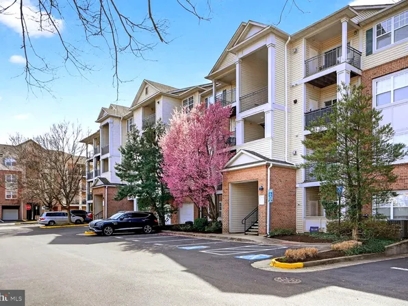 12144 Garden Grove Cir Unit 301, Fairfax, VA 22030