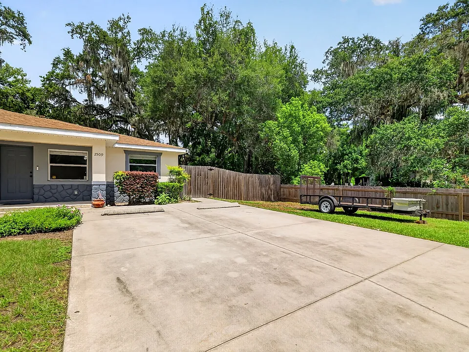 2505 Myer Ave #9