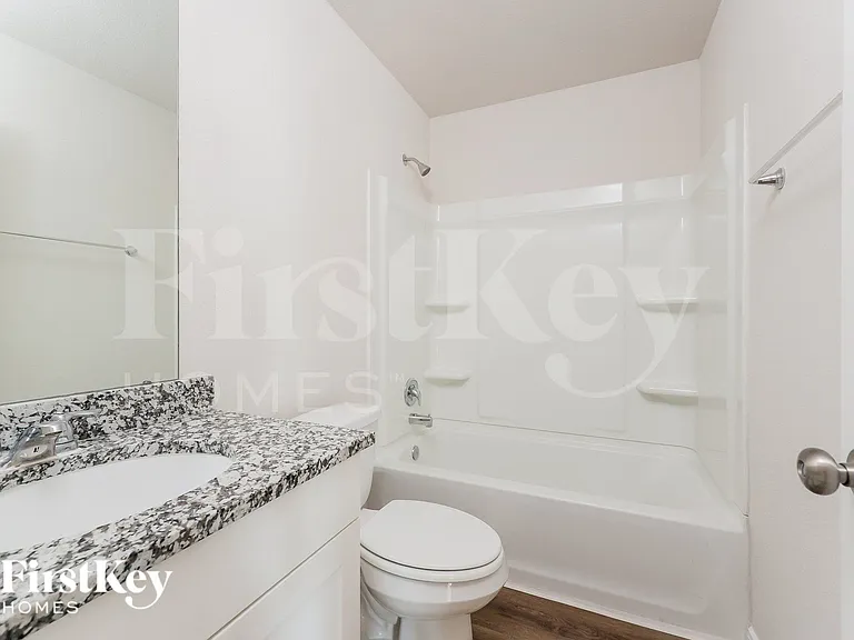 2104 Cedar Bend Dr — Photo 17