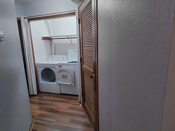 3rd image of 4553 Applewood Ln #4553