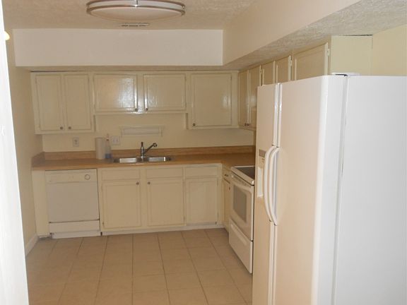 3rd image of 19 Cantamar Ct