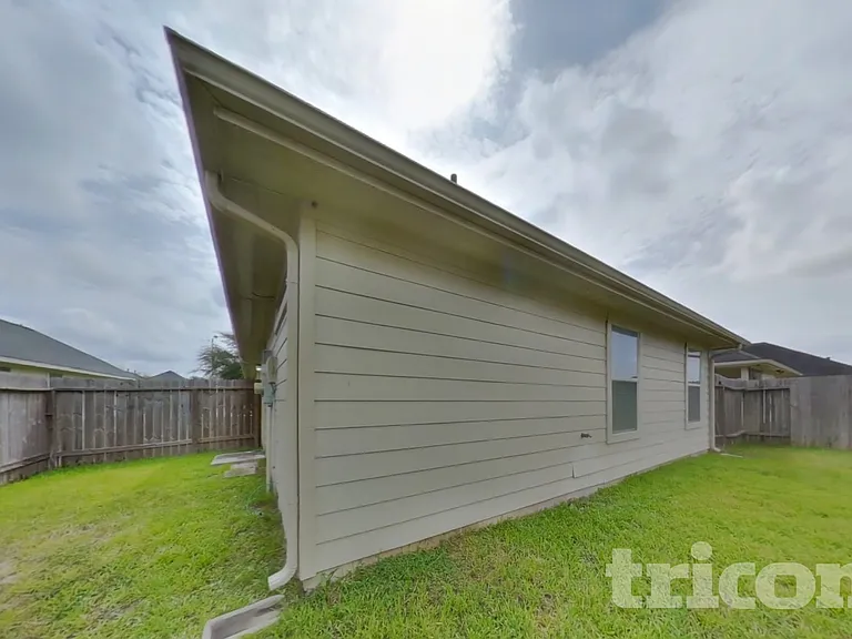 21427 Wilona Way — Photo 16
