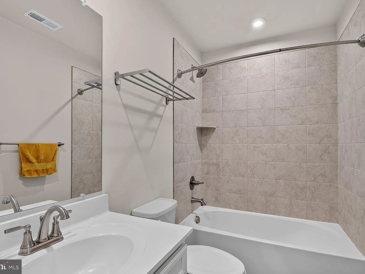 3 bed, 3.5 bath, 1665 sqft, $3,000 — Photo 4