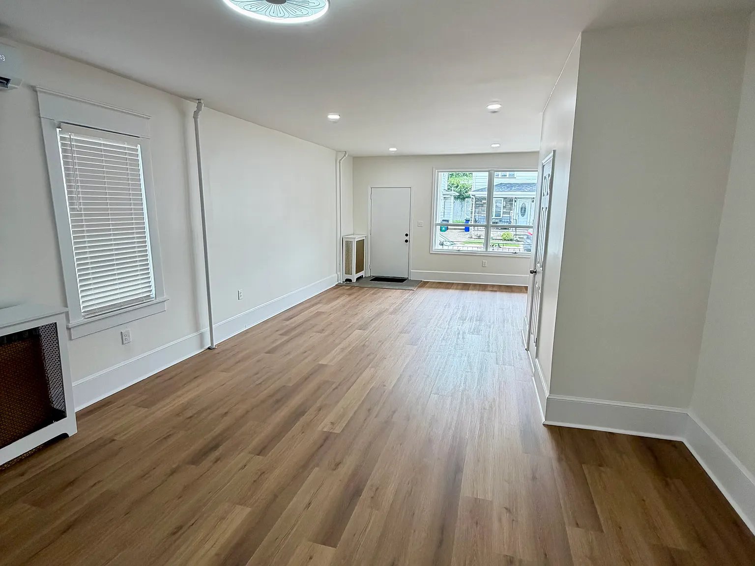 3 bed, 1.5 bath, 1650 sqft, $1,900 — Photo 3