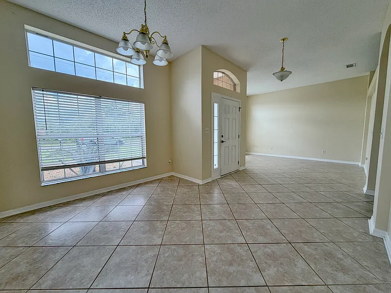 32 Forest Grove Dr — Photo 5