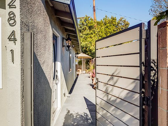 Private entrance with gate