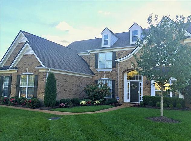 1st image of 204 Conservatory Dr